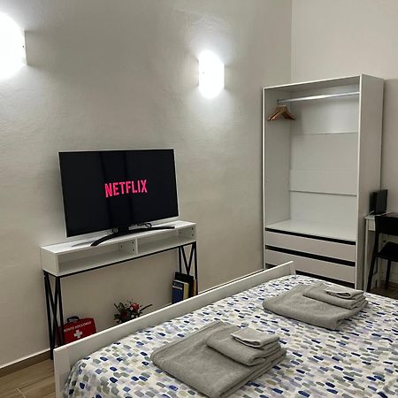 Al 106 Apartment Free Wi-Fi 5 Min Dalla Stazione Prato  Exterior foto